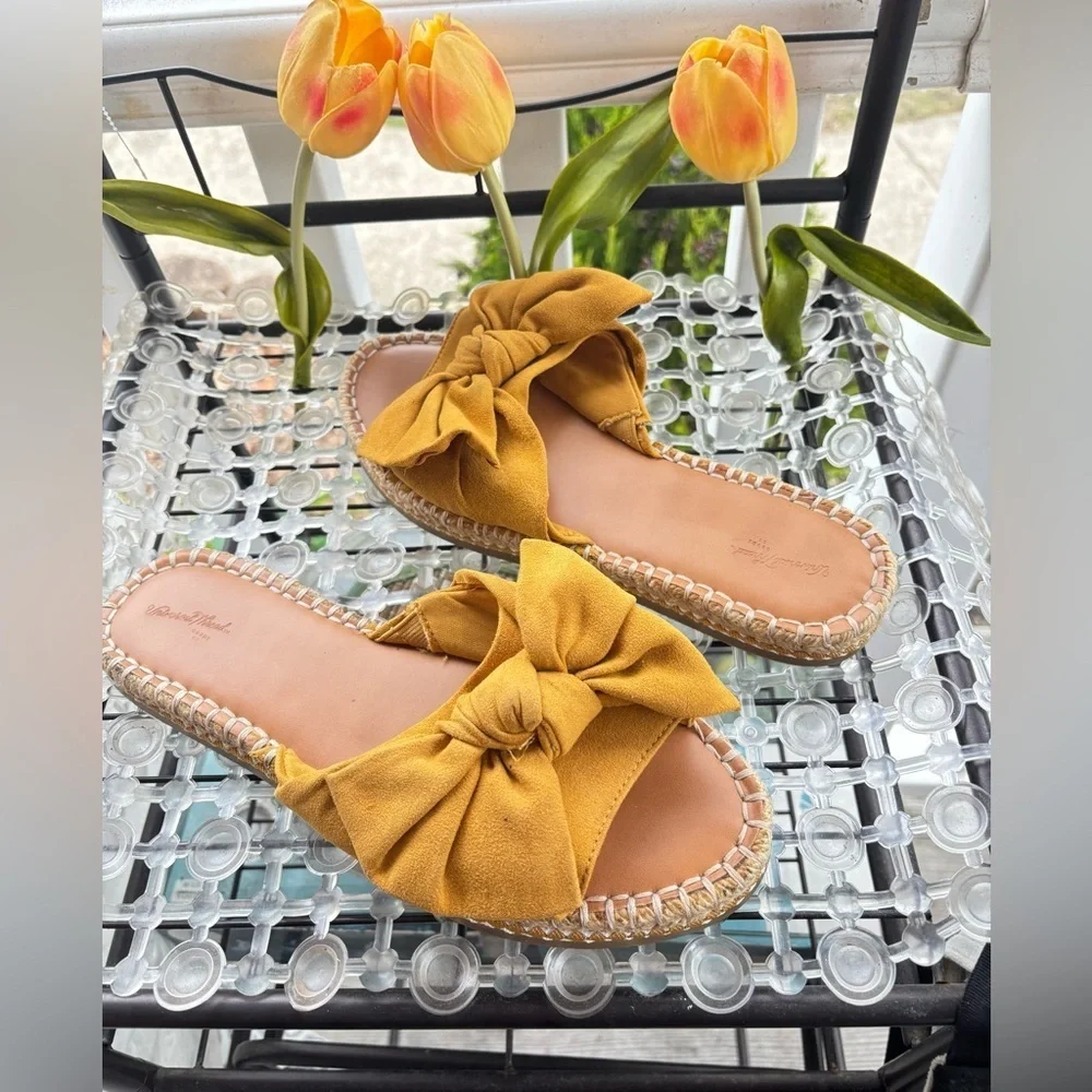 Universal Thread Lila Yellow Knotted espadrille